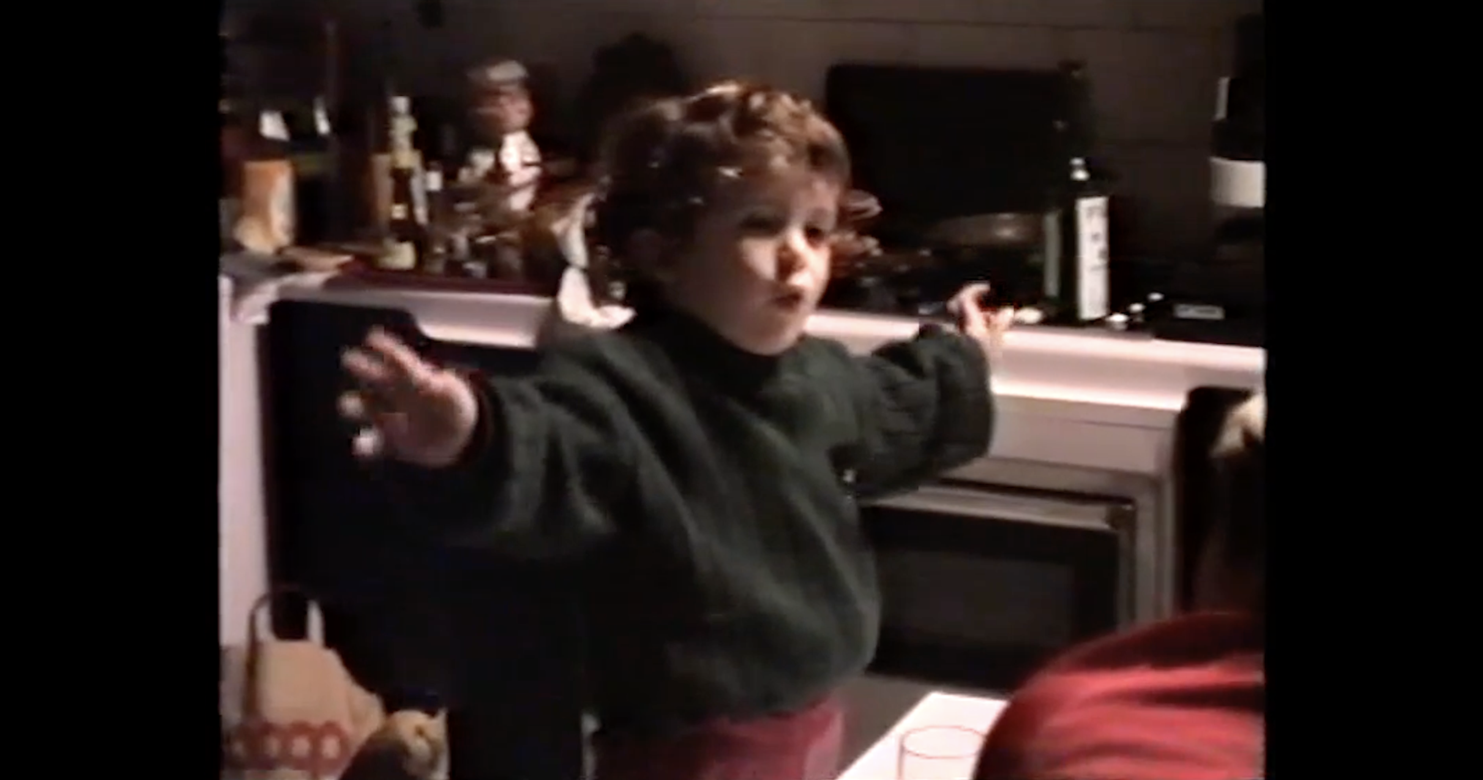 Still of the short film 'Archeologie Familiari' (Familiar Archaeologies) by Pierfrancesco Bigazzi, produced by Materiali Sonori Cinema and distributed by ShortsFit. Shortfits. ShortsFits. ShortsFit Distribucion. ShortsFit Distribution. Distribuzione di cortometraggi. Sales agent of short films. Short Films Agency.