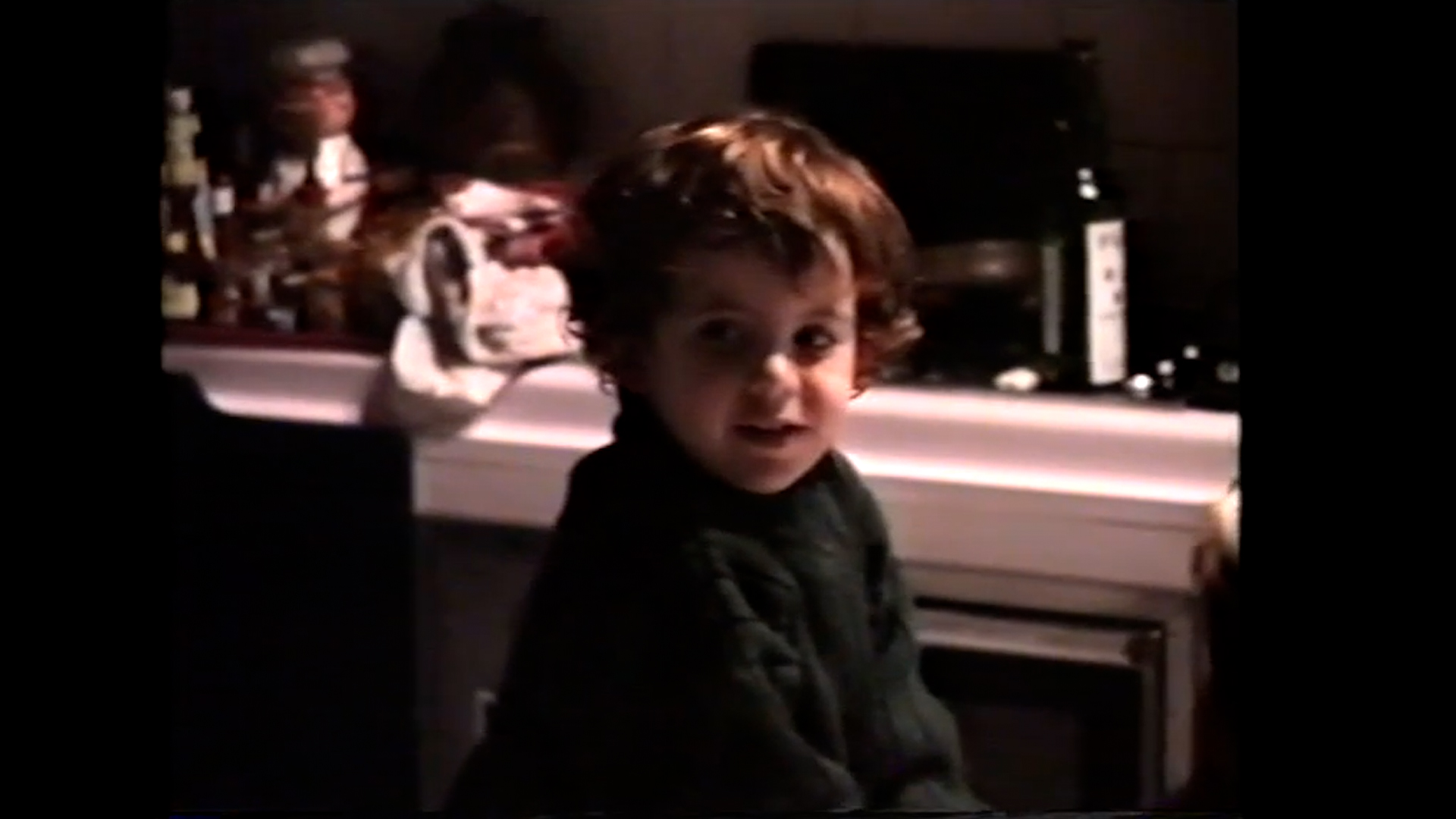 Still of the short film 'Archeologie Familiari' (Familiar Archaeologies) by Pierfrancesco Bigazzi, produced by Materiali Sonori Cinema and distributed by ShortsFit. Shortfits. ShortsFits. ShortsFit Distribucion. ShortsFit Distribution. Distribuzione di cortometraggi. Sales agent of short films. Short Films Agency.