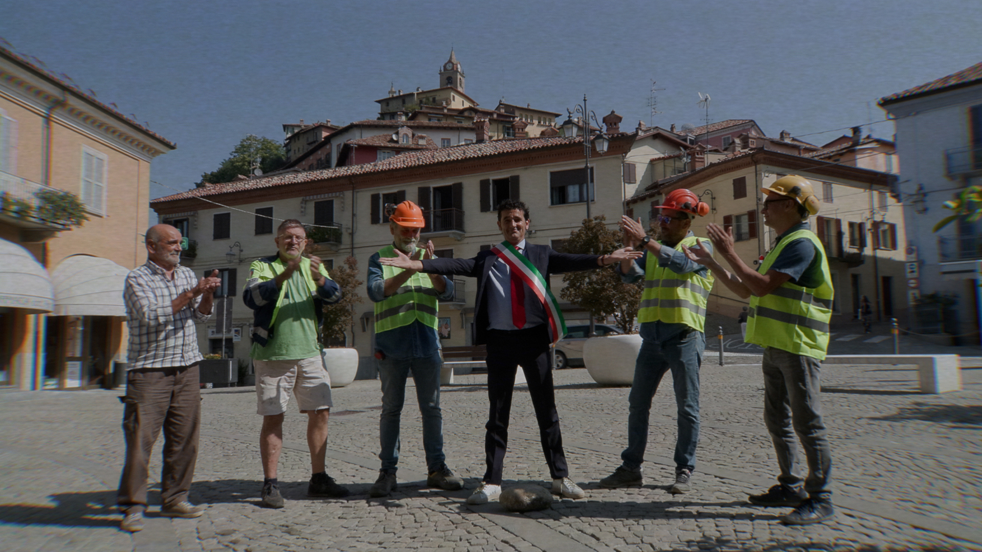 Still of the mockumentary film Grandi Speranze di Bruno Ugioli, Mattia Capone e Alessandro Garelli. ShortsFit, ShortFits, Shortsfit distribucion, shortsfit distribution, distribucion de cortometrajes, distribuzione di cortometraggi, short film sales agent