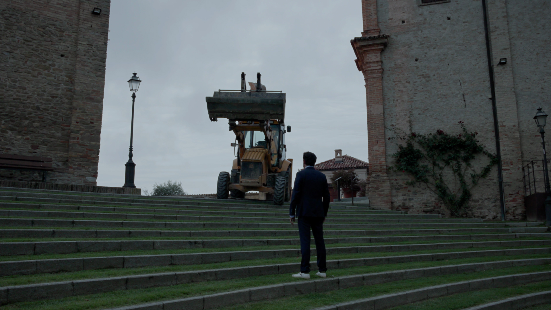 Still of the mockumentary film Grandi Speranze di Bruno Ugioli, Mattia Capone e Alessandro Garelli. ShortsFit, ShortFits, Shortsfit distribucion, shortsfit distribution, distribucion de cortometrajes, distribuzione di cortometraggi, short film sales agent