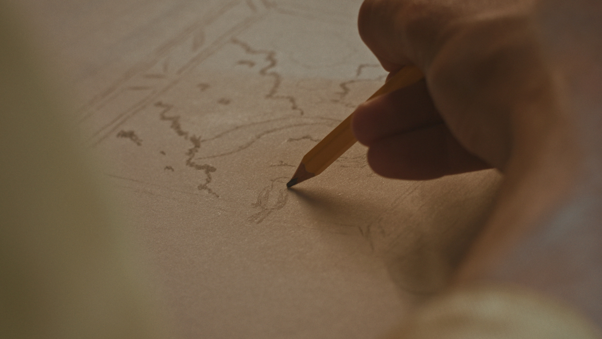 Still of the short film Beyond the hill. Locandina del cortometraggio Oltre la collina di Andrea Maddalena Bernardi. prodotto da Officine IED e distribuito da ShortsFit. ShortsFit Distribution. ShortsFit Distribucion. Shortfits. Casa di distribuzione di cortometraggi. Cinema Italiano. Commedia italiana. Great short films.