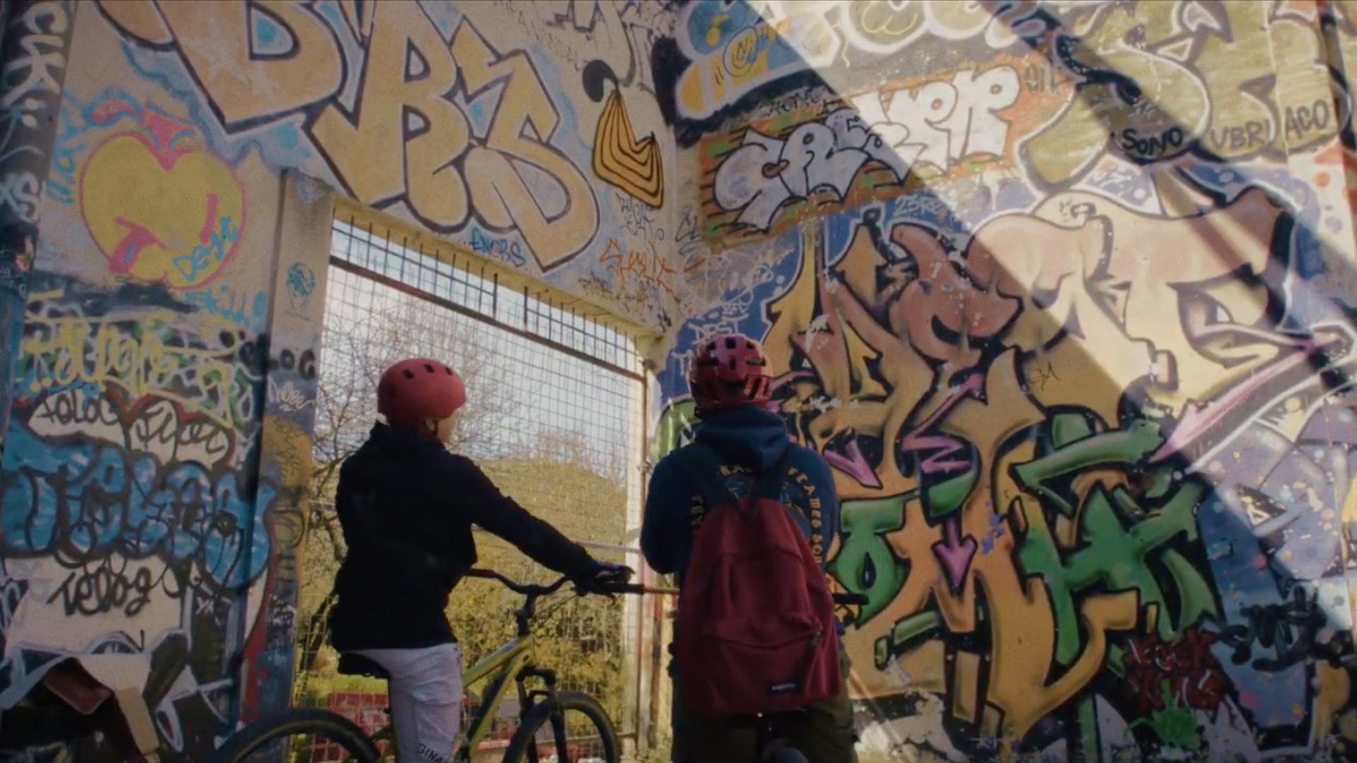 Still of the short film 'Teensway' by Gabriel Ferraris, produced by Le Moscerine APS - ETS, distributed by ShortsFit.