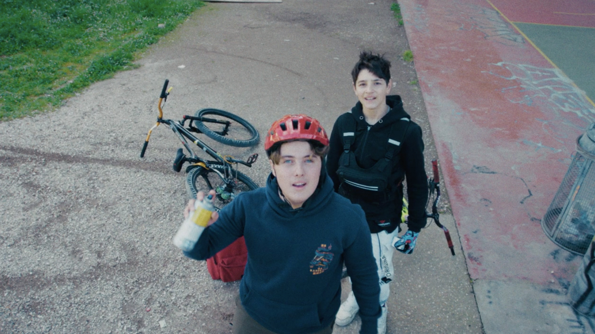 Still of the short film 'Teensway' by Gabriel Ferraris, produced by Le Moscerine APS - ETS, distributed by ShortsFit.
